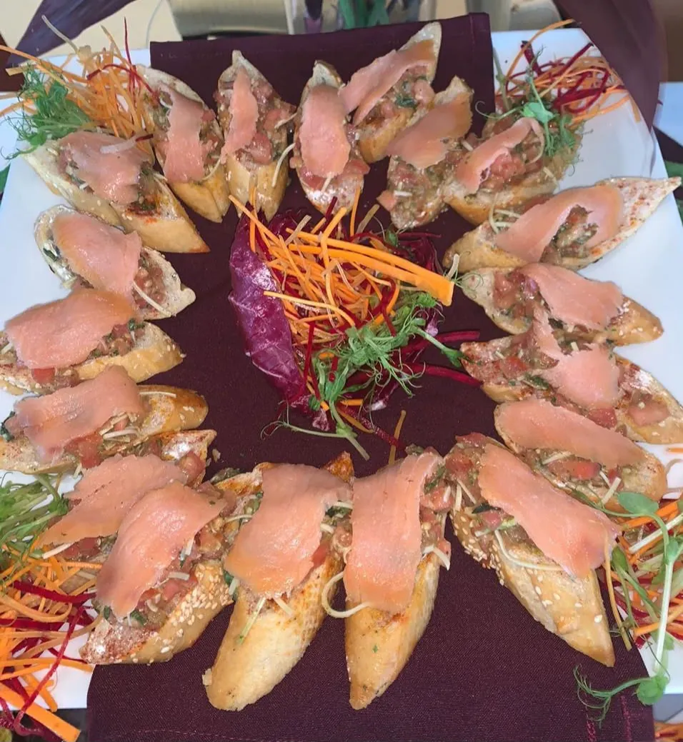 Smoked salmon crostini