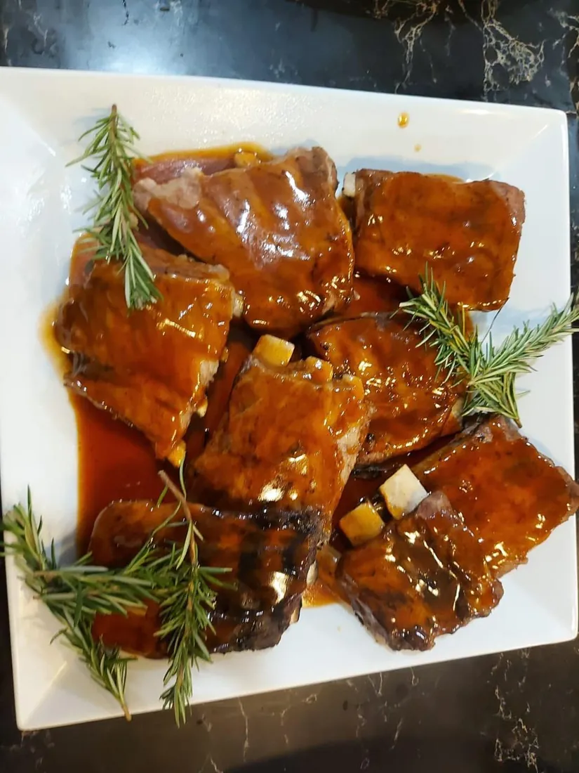 Glazed ribs with rosemary